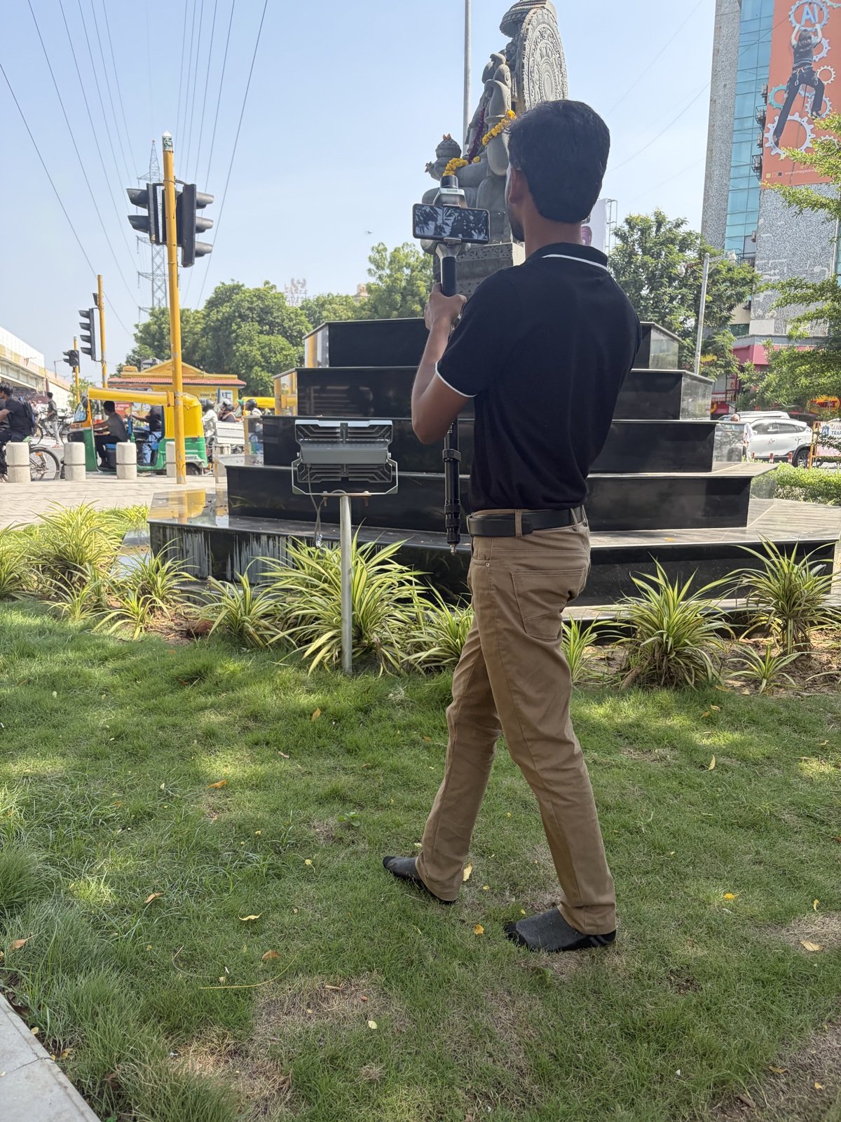 Field capture for the Gaussian Splatting statue project.