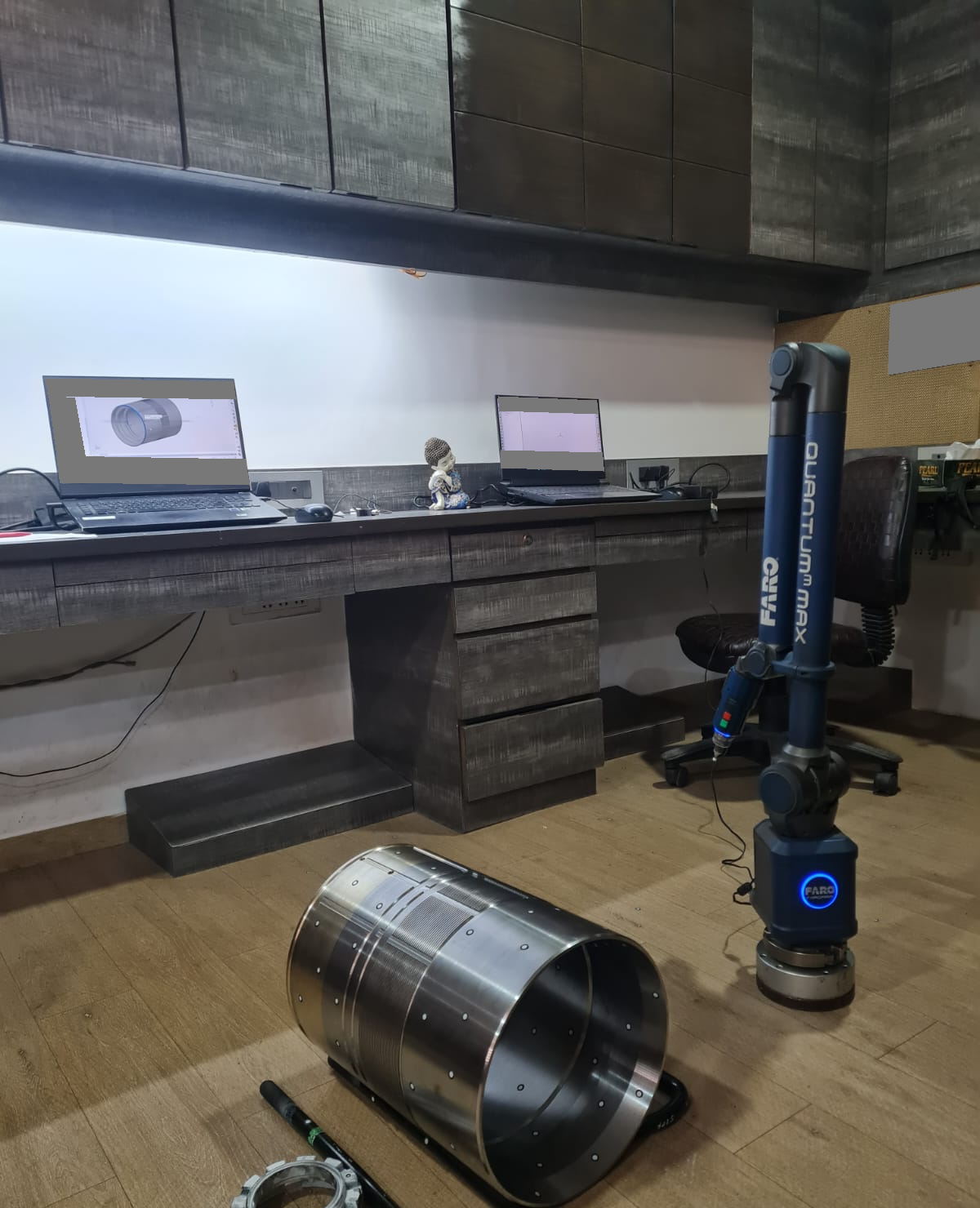 Portable CMM setup for the cylindrical-component inspection.